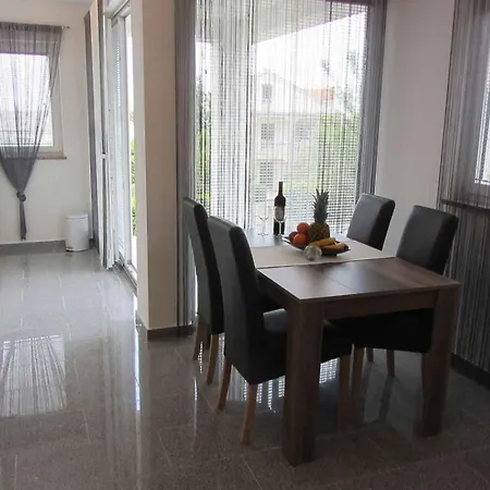 Two-bedroom In Malinska/insel Krk 13080