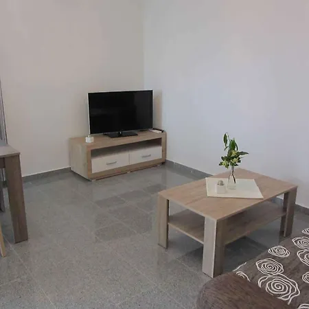 Two-bedroom In Malinska/insel Krk 13080