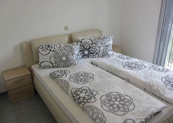 Two-bedroom In - Insel Krk 13080 Lejlighed